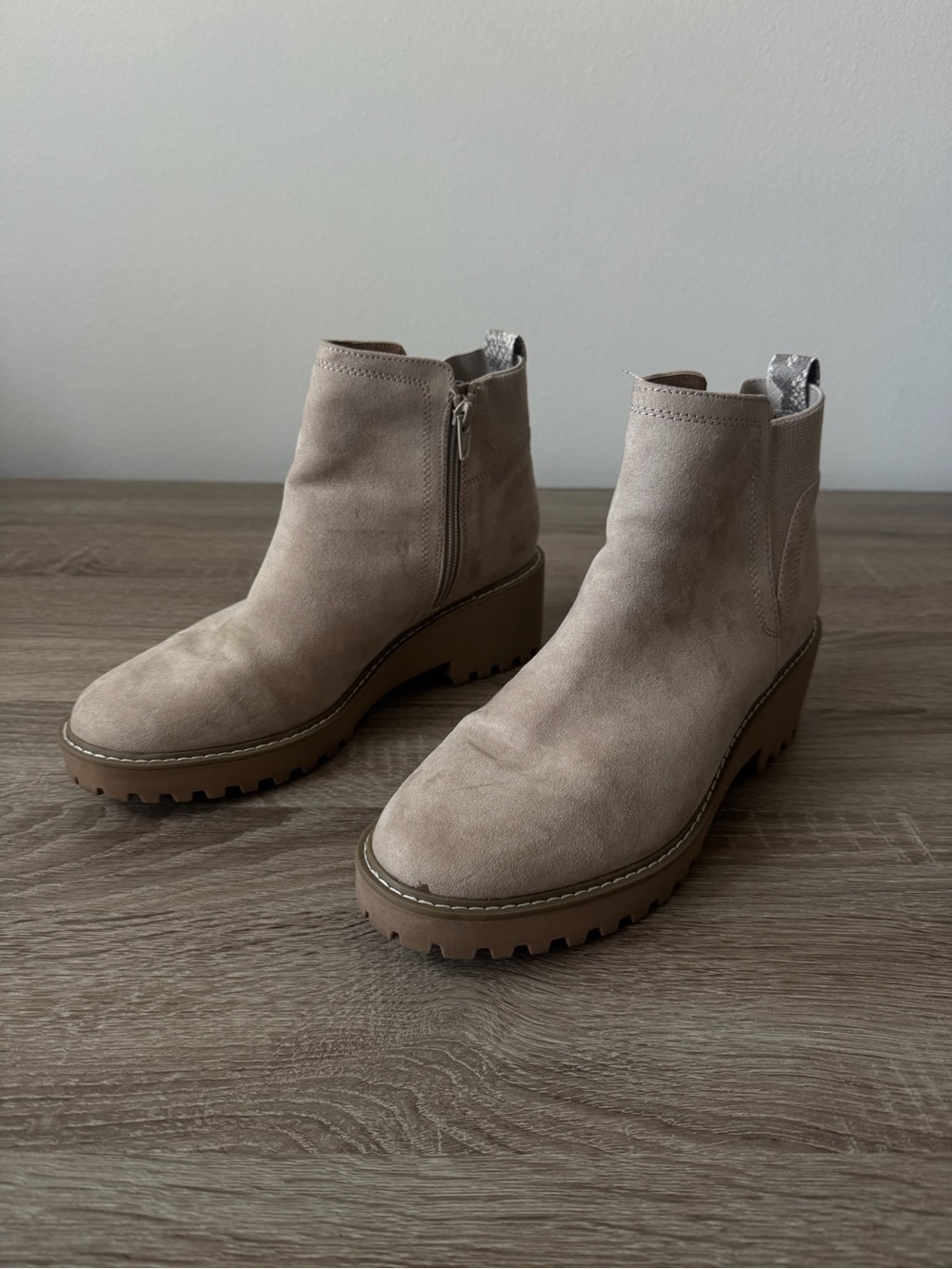 Universal Thread Womens Taci Faux Suede Side Zip Ankle Boots Taupe Size 9.5